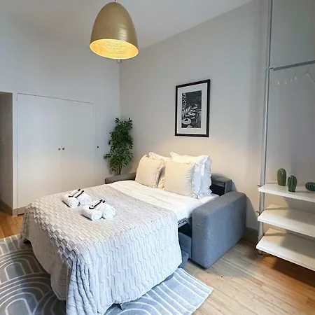 Renovated Champs-elysees Retreat *