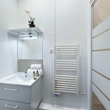 Renovated Champs-elysees Retreat Lejlighed Paris
