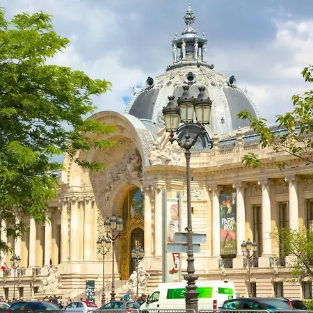 Renovated Champs-elysees Retreat Lejlighed *