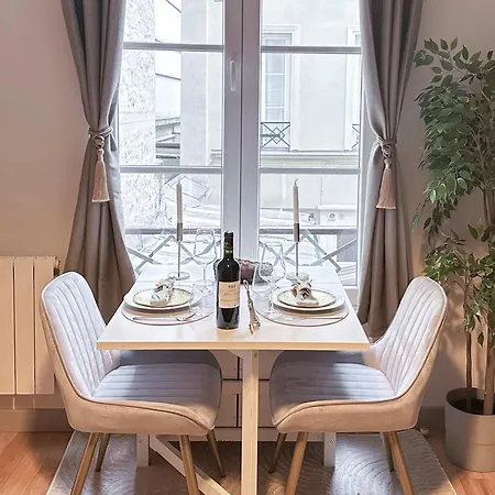 Apartment Renovated Champs-elysees Retreat