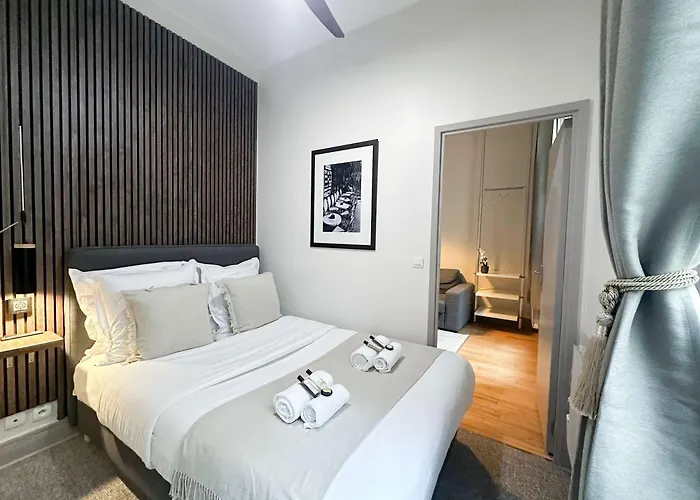 Apartment Renovated Champs-elysees Retreat Paris