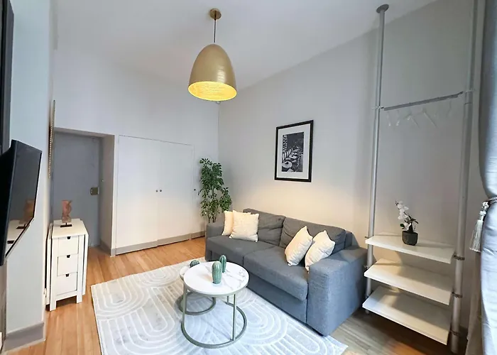 Apartment Renovated Champs-elysees Retreat