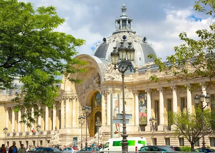 Renovated Champs-elysees Retreat Apartment *