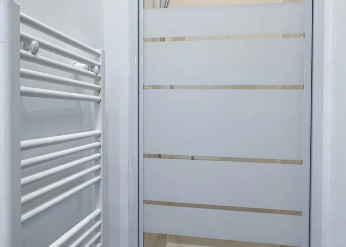 Renovated Champs-elysees Retreat باريس
